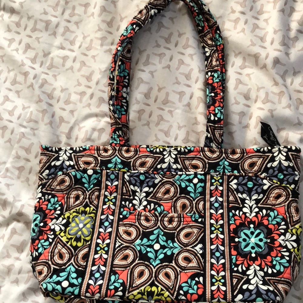 Vera Bradley all quilt tote. Style:Many